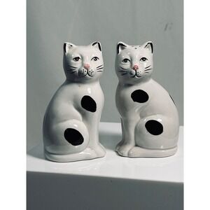 Vintage CBK Taiwan Ceramic Cat Salt and Pepper Shakers White‎ Black Spotted Set